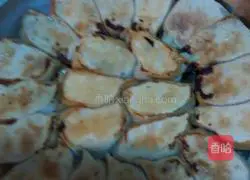 Illustration of how to make mushroom and rapeseed pot stickers 5