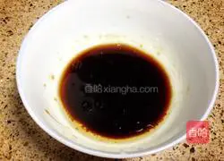 Illustration of how to make braised pork ribs claypot rice 4