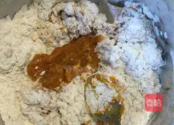 Illustration of how to make pumpkin hair cake 3