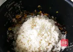 Illustration of how to cook sausage and rice 19