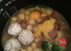 Illustration of how to make claypot rice 9