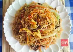 Illustration of how to make fried rice noodles with eggs 8
