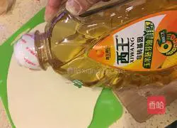 Illustration of how to make two-color flower rolls 13