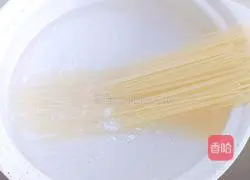 Illustration of how to make vegetarian rice noodles 2