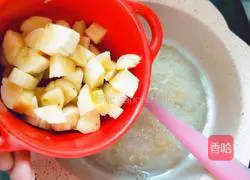 Illustration of how to make banana oatmeal porridge for baby food supplement 5