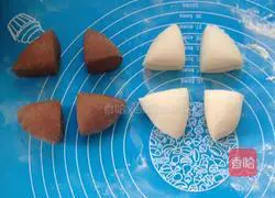 Illustration of how to make two-color twist rolls 8