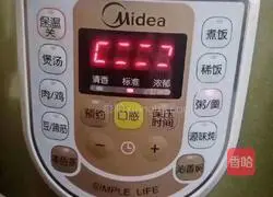 Illustration of how to make seven-color brown rice and sweet potato porridge 8