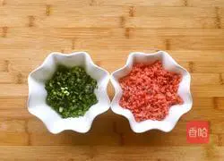 Illustration of how to make ham and chive rolls 3