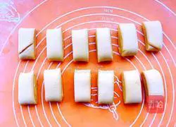 Illustration of how to make carrot flower rolls 14