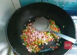 Illustration of how to make delicious prawn baked rice 6