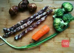 Illustration of sausage braised rice 1