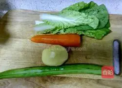 Illustration of how to make my panda rice balls and vegetables 1