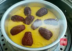 Illustration of how to make red date and pumpkin hair cake 15