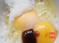 How to make beef and onion baked rice Illustration 2