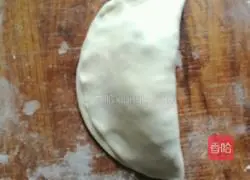 Illustration of how to make mutton and leek box 6