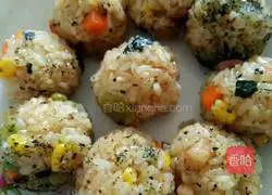 Illustration of how to make seaweed rice balls 3