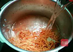 Illustration of how to make sweet potato shredded porridge 4