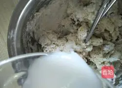 Illustration of making red date and raisin cake 7