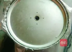 Illustration of how to make red date hair cake 7