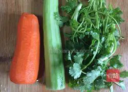 Illustration of how to make Vietnamese rice paper spring rolls 6