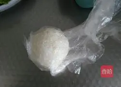 Illustration of how to make Christmas snowman rice balls 13