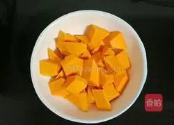Double-meter pumpkin thin Illustration of how to make meat porridge 3