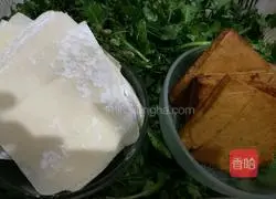 Illustration of how to make shepherd's purse dried spring rolls 1