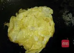 Illustration of how to make cold egg shredded noodles 3