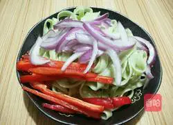 Illustration of how to make spicy spinach cold noodles 7