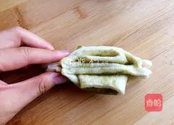 Illustration of how to make sweet bean noodle flower rolls 14