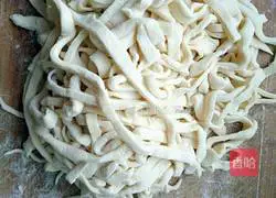 Illustration of braised noodles with soy sauce meat 12