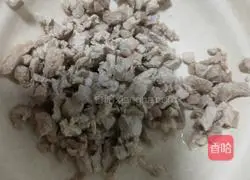 Illustration of how to make preserved egg and lean meat porridge 3