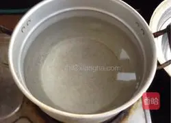 Illustration of how to make mung bean and millet porridge 1