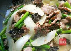 Illustration of how to make fried pork rolls 6