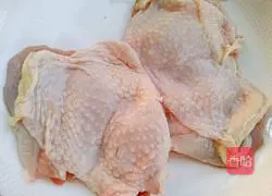 Illustration of how to make mushroom and chicken claypot rice 1