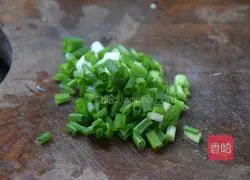 Illustration of how to make preserved egg and lean meat porridge 5