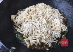 Illustration of braised noodles 5