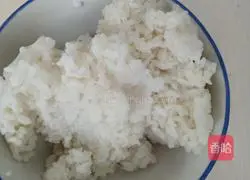 Illustration of how to make egg liquid rice balls 1