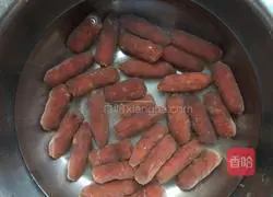 Illustration of how to make braised rice with meat, date, sausage and mushrooms 2