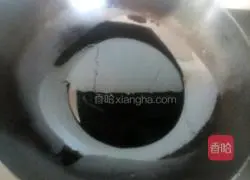 Illustration of how to make egg and three shred burritos 2