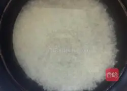 Illustration of how to make purple sweet potato porridge 3