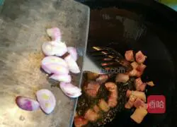 Illustration of how to make curry meat rice bowl 3