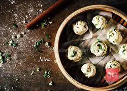 Illustration of how to make green onion rolls 9