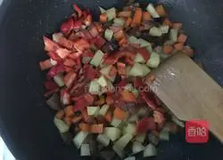 Illustration of how to make stewed rice with potatoes, carrots and bacon 15