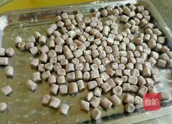 Illustration of how to make homemade taro balls and potato balls 1