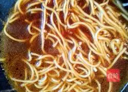 Illustration of braised noodles with mushrooms and beans 11