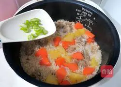 Illustration of how to make braised pork ribs with rice 8