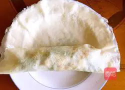 Illustration of how to make spring rolls (a delicacy during the Qingming Festival in southern Fujian) 8