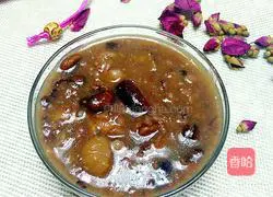 Illustration of how to replenish qi and strengthen the spleen with eight-treasure porridge 9