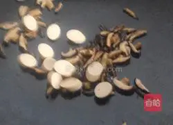 Illustration of how to make braised mushroom rice 4